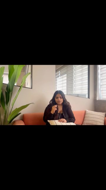 Almost no one wants to feel the thing they’re actually healing from.
So they buy peace instead. A candle, a retreat, a routine, anything that skips the part that hurts.

#beneaththenoise #realhealing #therapistsoninstagram #innerworkjourney #mumbaitherapist